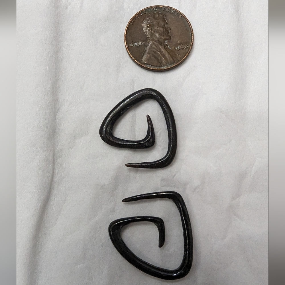 8g 1 pair of hand made Spiral 8(g) gauge earrings. Bone material. Black Color